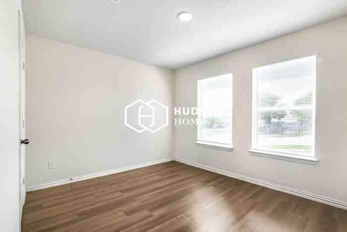 5108 Kilpatrick Ave - Photo 7 of 14