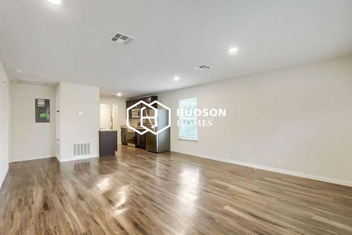 701 E Avenue A - Photo 5 of 16