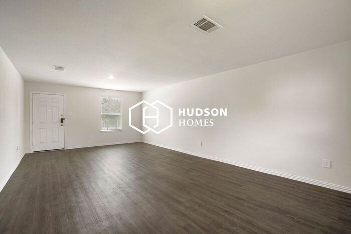 7945 Henson St - Photo 4 of 14