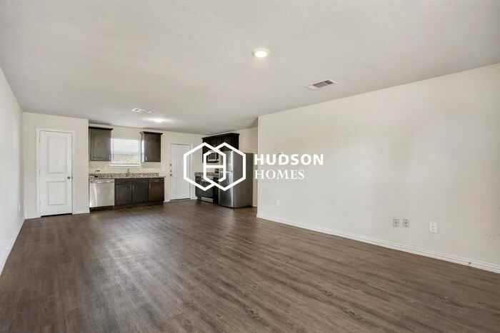 7945 Henson St - Photo 5 of 14
