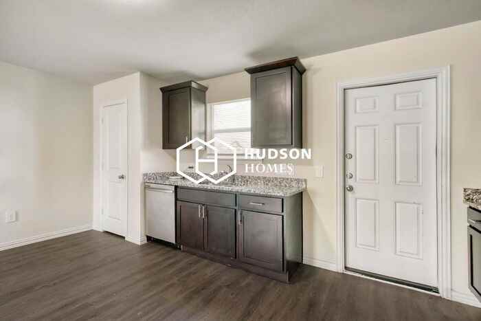 7945 Henson St - Photo 7 of 14