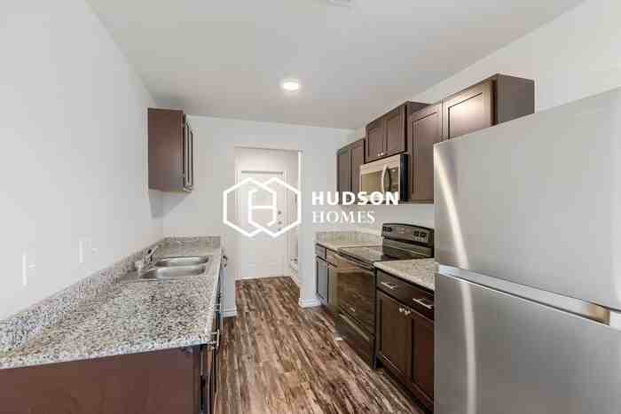 140 E 11th St - Photo 5 of 14