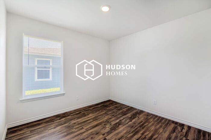 140 E 11th St - Photo 6 of 14