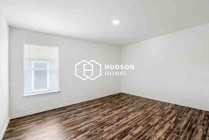 140 E 11th St - Photo 7 of 14