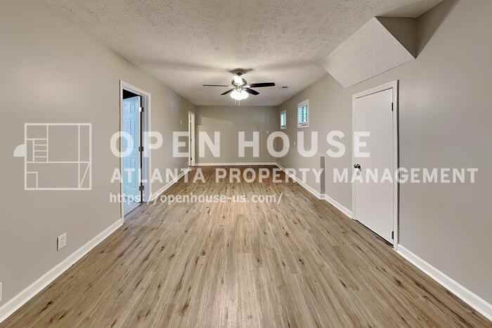 3753 Memorial Pkwy Nw - Photo 5 of 20