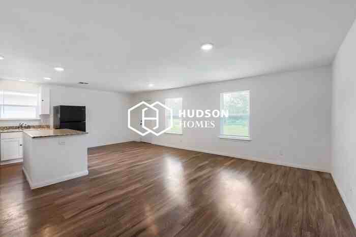 1722 Beacon St - Photo 3 of 14