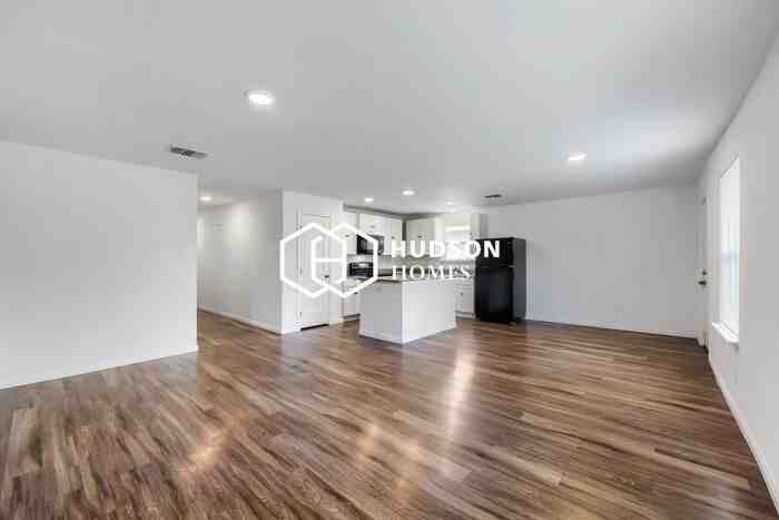 1722 Beacon St - Photo 4 of 14