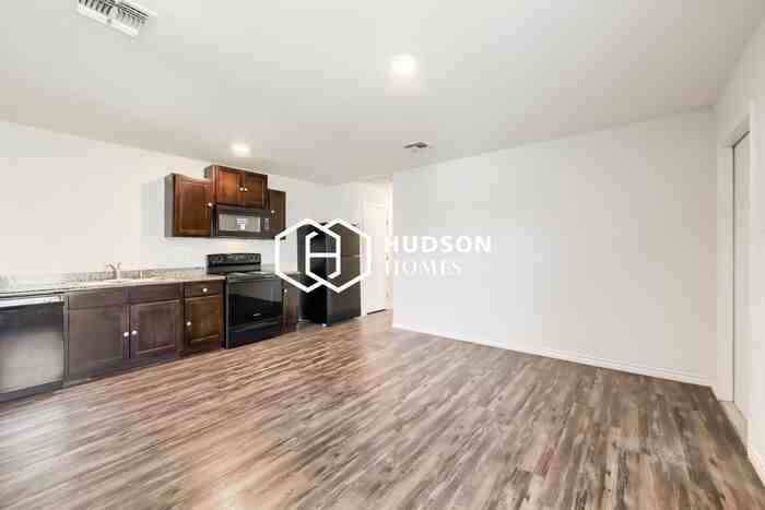 136 E 11th St - Photo 5 of 13