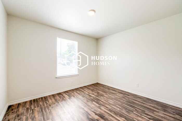 136 E 11th St - Photo 6 of 13