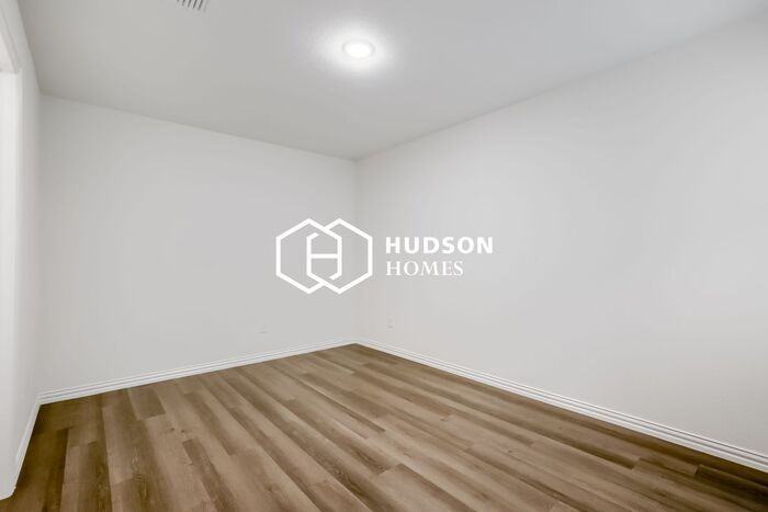 506 E Shepherd St - Photo 7 of 14