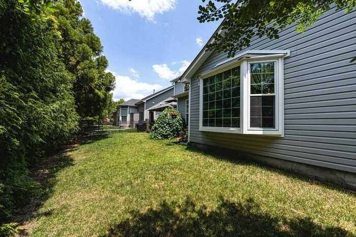 1008 Millbank Dr - Photo 5 of 31