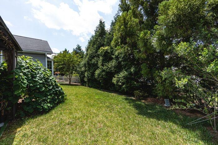 1008 Millbank Dr - Photo 6 of 31