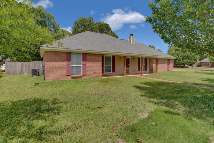 211 Oak Brook Dr