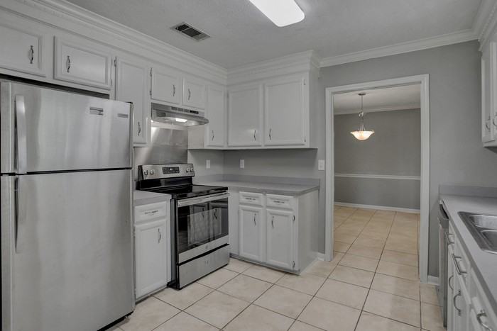 211 Oak Brook Dr - Photo 2 of 9