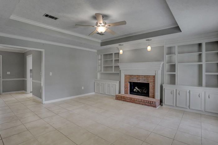 211 Oak Brook Dr - Photo 4 of 9