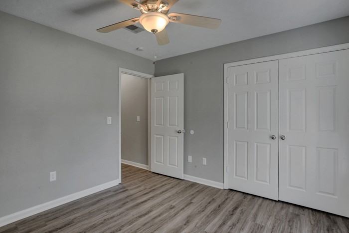 211 Oak Brook Dr - Photo 5 of 9