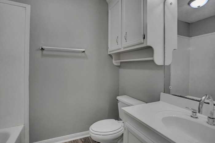 211 Oak Brook Dr - Photo 6 of 9