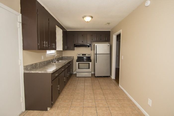 1707 Long Shadow Ln - Photo 2 of 8