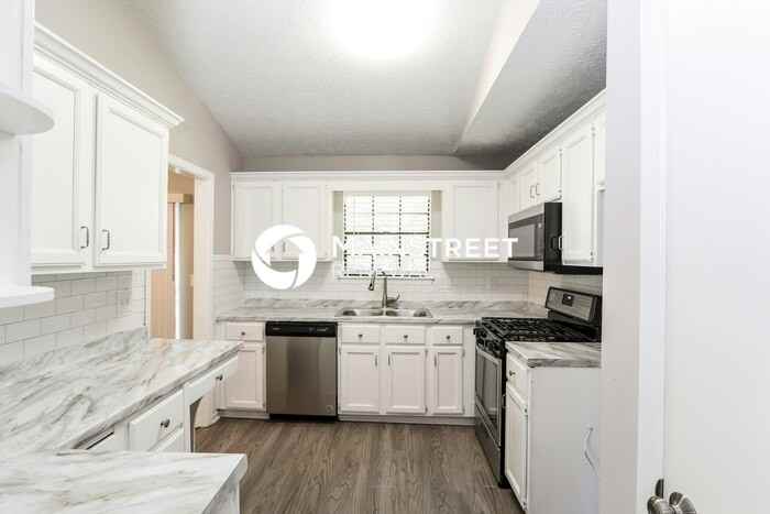 2635 Wildflower Ln - Photo 7 of 17