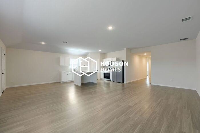 404 Rose Ave - Photo 3 of 14