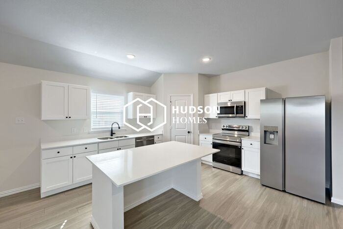 404 Rose Ave - Photo 5 of 14
