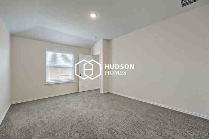 404 Rose Ave - Photo 6 of 14