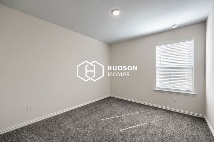 404 Rose Ave - Photo 7 of 14