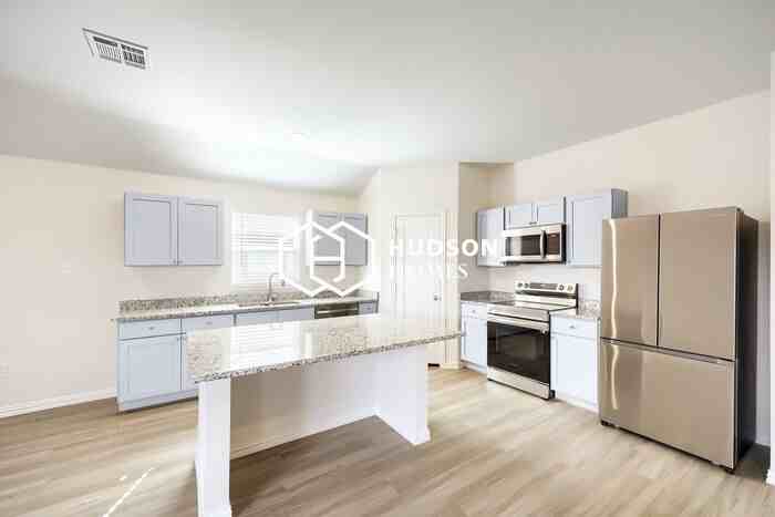 414 Rose Ave - Photo 4 of 14