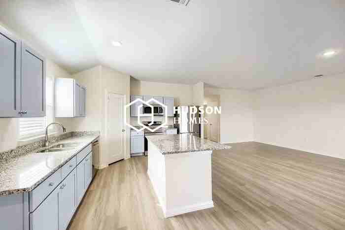 414 Rose Ave - Photo 5 of 14