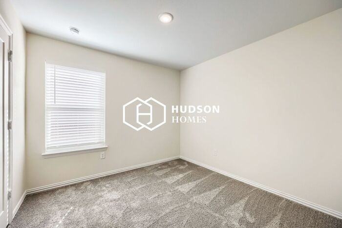 414 Rose Ave - Photo 7 of 13