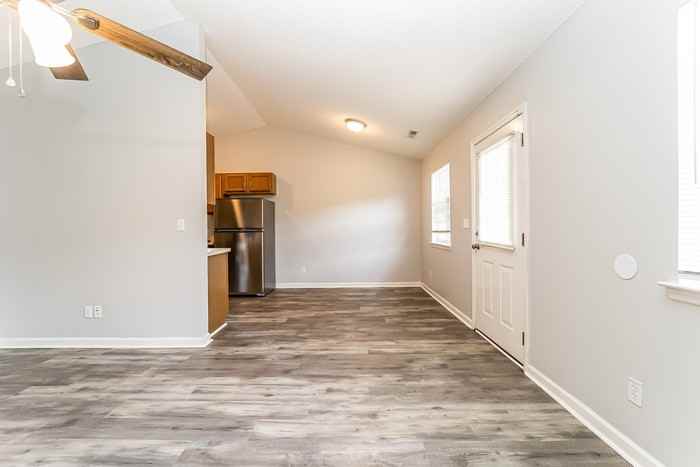 115 Ashdown Dr - Photo 3 of 10