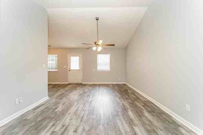 115 Ashdown Dr - Photo 6 of 10