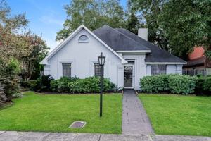 featured image of 3824 Elm Ave
