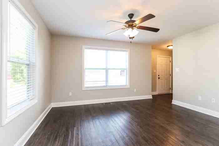 1144 E College St - Photo 5 of 13