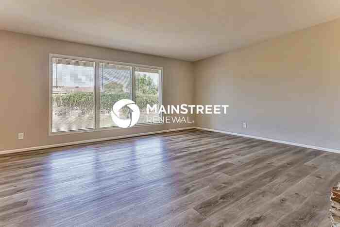 838 E 10th St - Photo 2 of 16