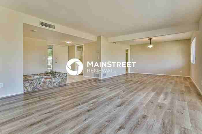 838 E 10th St - Photo 3 of 16