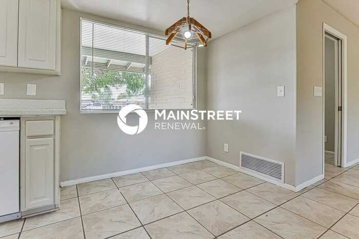 838 E 10th St - Photo 6 of 16