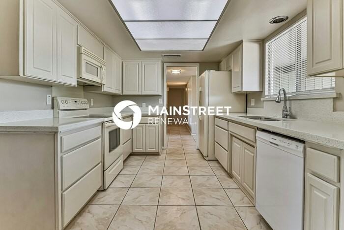 838 E 10th St - Photo 7 of 16
