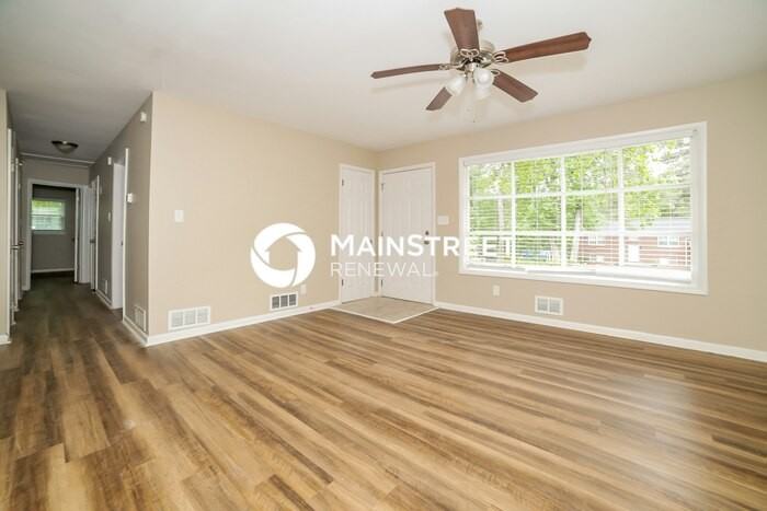 2177 Toccoa Dr Se - Photo 3 of 16