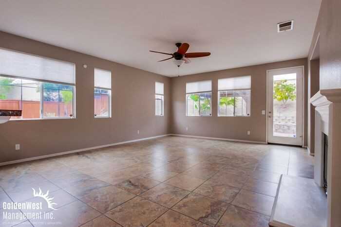 1002 Greenway Rd - Photo 4 of 24