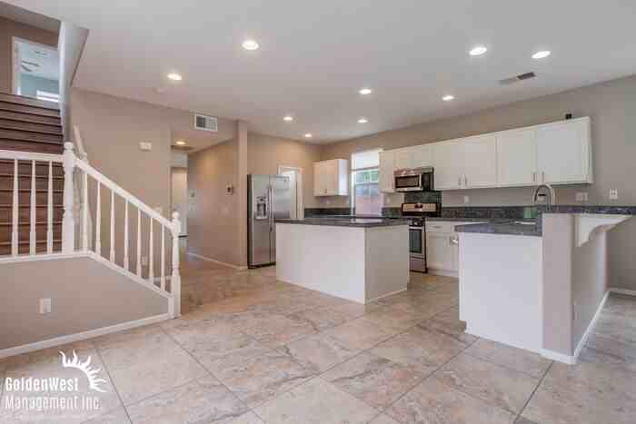 1002 Greenway Rd - Photo 5 of 24
