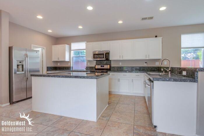 1002 Greenway Rd - Photo 6 of 24