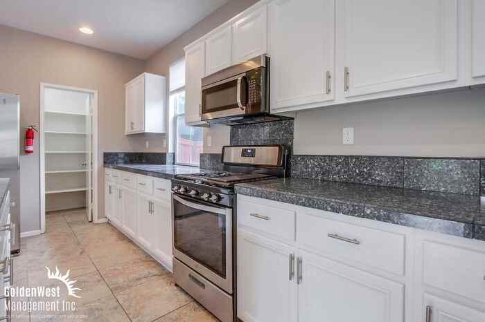 1002 Greenway Rd - Photo 7 of 24