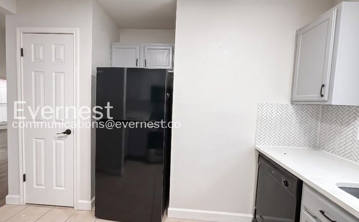 4730 Black Rock St - Photo 4 of 20