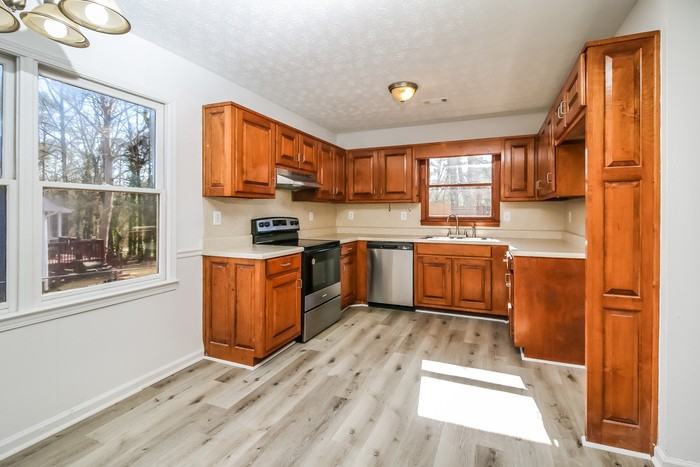 160 Princeton Way - Photo 4 of 15