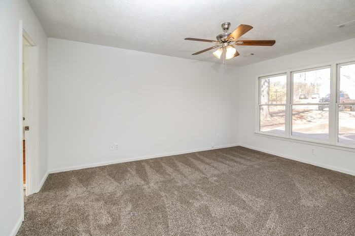 160 Princeton Way - Photo 6 of 15