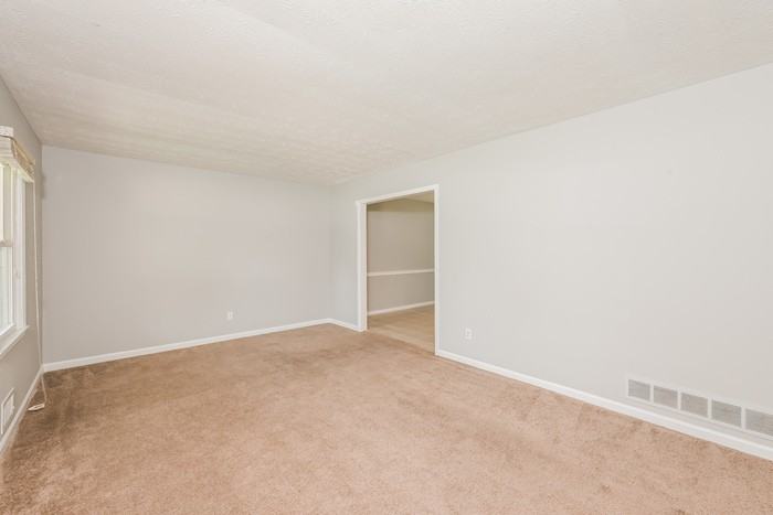 4033 Emerald North Cir - Photo 3 of 15