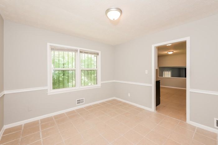 4033 Emerald North Cir - Photo 4 of 15