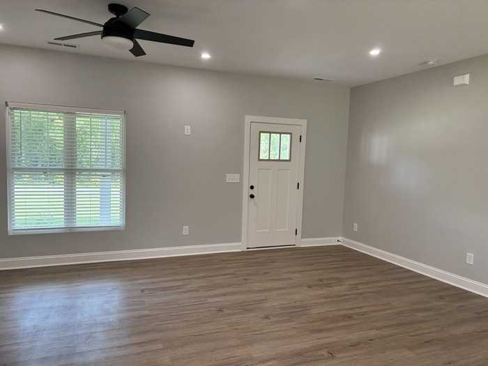 718 S Pleasant Coates Rd - Photo 6 of 20