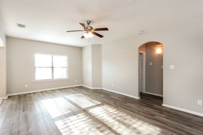 932 Haley Dr - Photo 5 of 16